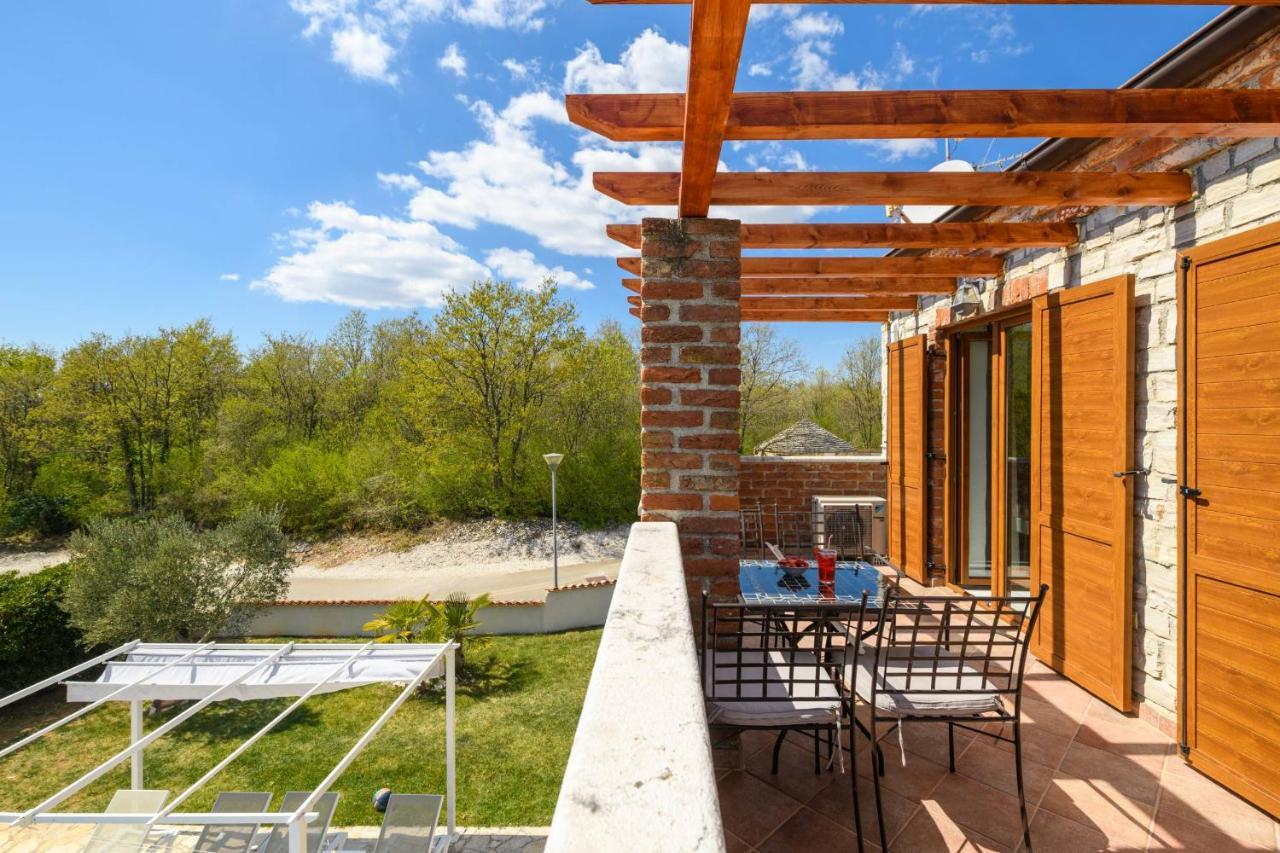 Paradis Villa Stone Queen With Heated Pool Butkovici  Exterior photo