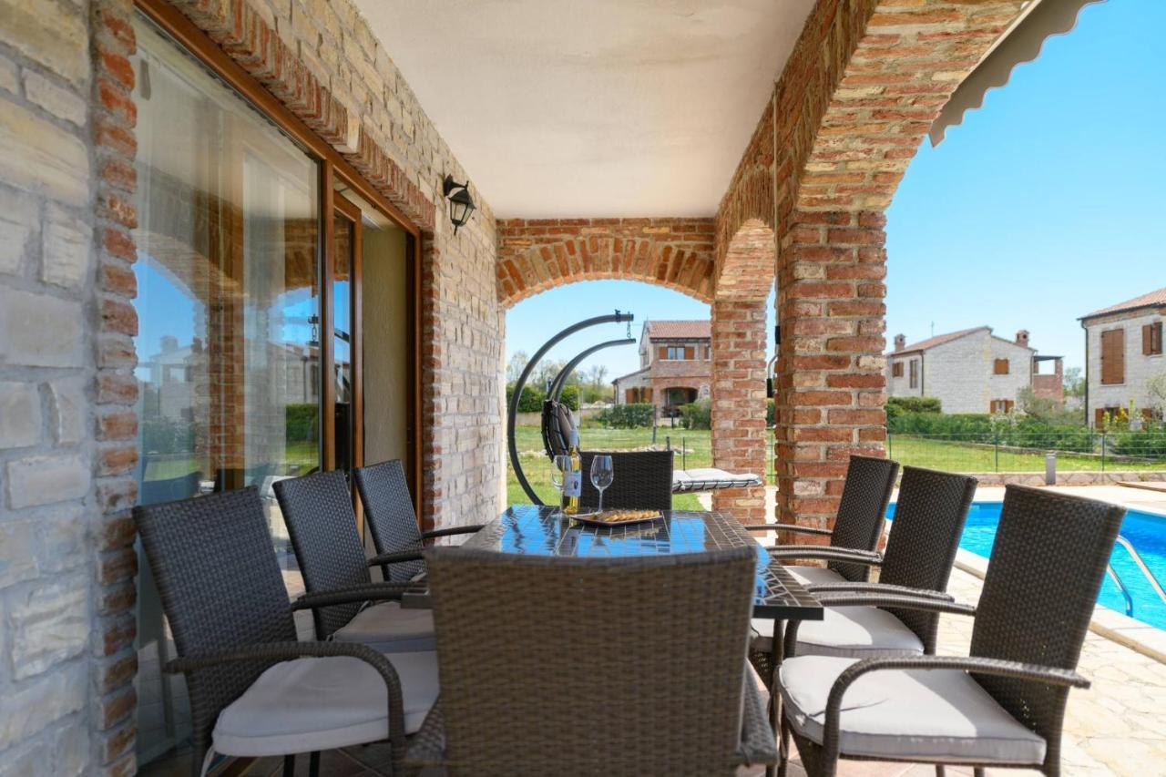 Paradis Villa Stone Queen With Heated Pool Butkovici  Exterior photo