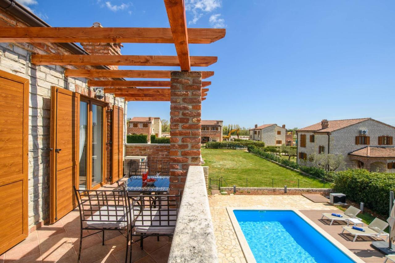 Paradis Villa Stone Queen With Heated Pool Butkovici  Exterior photo