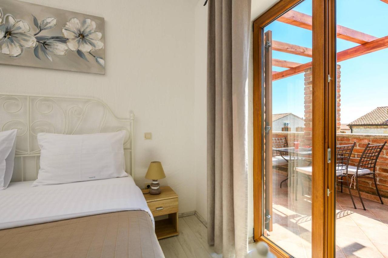Paradis Villa Stone Queen With Heated Pool Butkovici  Exterior photo