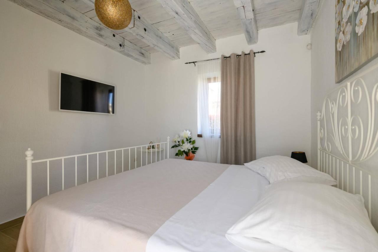 Paradis Villa Stone Queen With Heated Pool Butkovici  Exterior photo