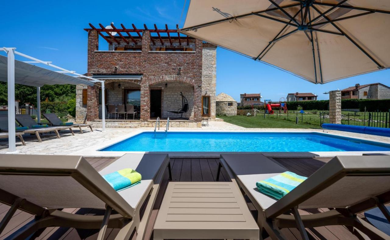Paradis Villa Stone Queen With Heated Pool Butkovici  Exterior photo