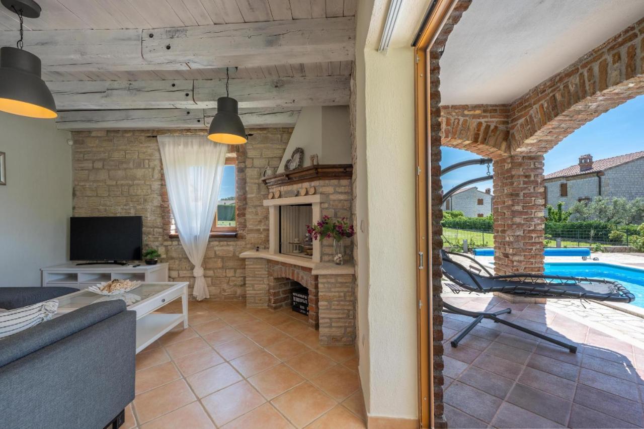 Paradis Villa Stone Queen With Heated Pool Butkovici  Exterior photo